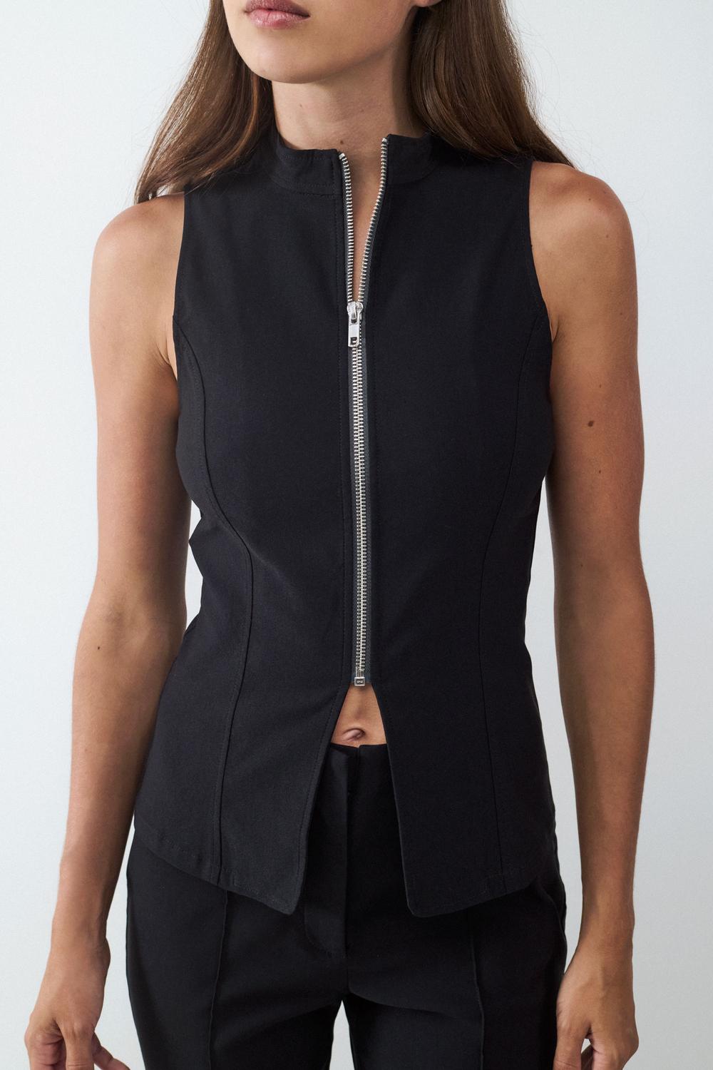 model_shot-front